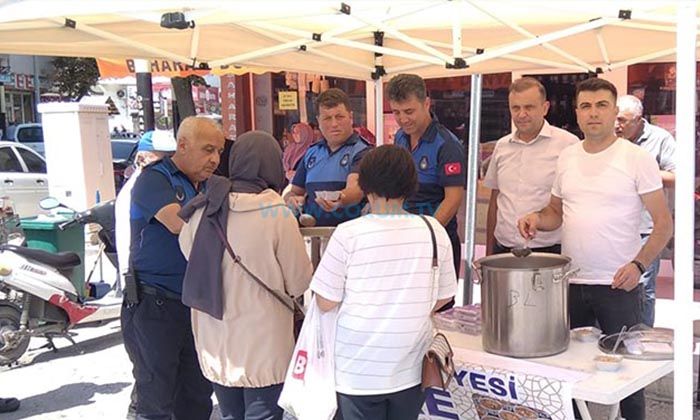 Osmancık Belediyesi Halka Aşure İkram Etti