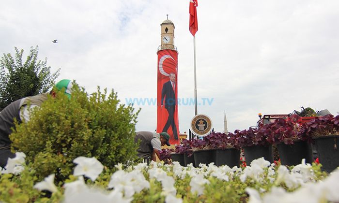 Saat Kulesi’ne Dev Afiş