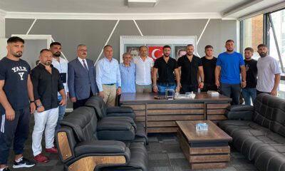 Şampiyon Güreşçilerden AK Partililere Ziyaret