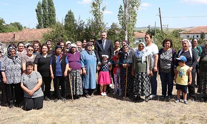 Vali Çiftçi, Köy Halkıyla Buluştu