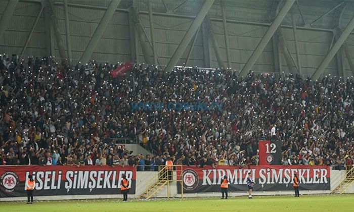 Bursa Maçını 8 Bin Kişi İzledi