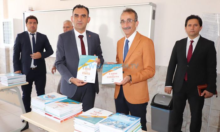 Çorum’da Öğrencilere 556 Bin Yardımcı Kaynak Kitap Dağıtıldı