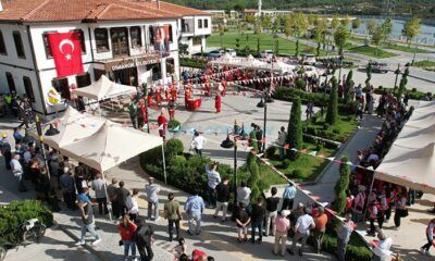 Festivale Coşkulu Açılış!