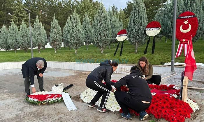 Şehit Karaçam’ın Kabri Çiçeklerle Donatıldı