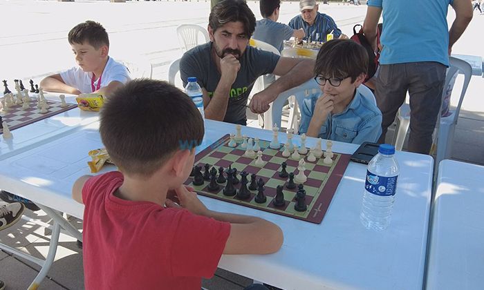 ‘Sokak’ta Satranç Var’