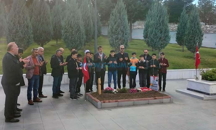 AK Parti’den Şehitliğe Ziyaret