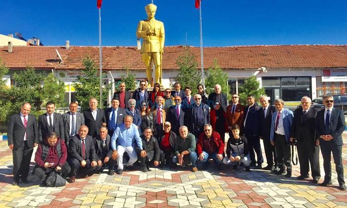 Hem Anlattı, Hem Tanıttı