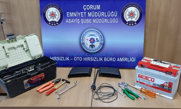 Otomobilden Akü ve Alet Çantası Çaldı