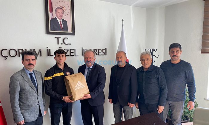 Şampiyon Kickbokscudan Cıplak’a Ziyaret