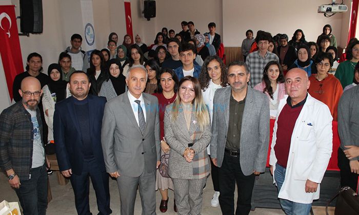 Yazar Olmak İsteyenlere Tecrübelerini Aktardı