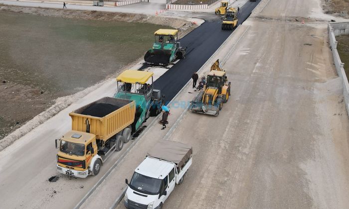 Akpınar Caddesi Asfaltlanıyor