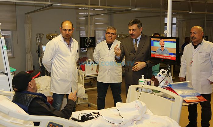 Çiftçi, Hastaları Ziyaret Etti