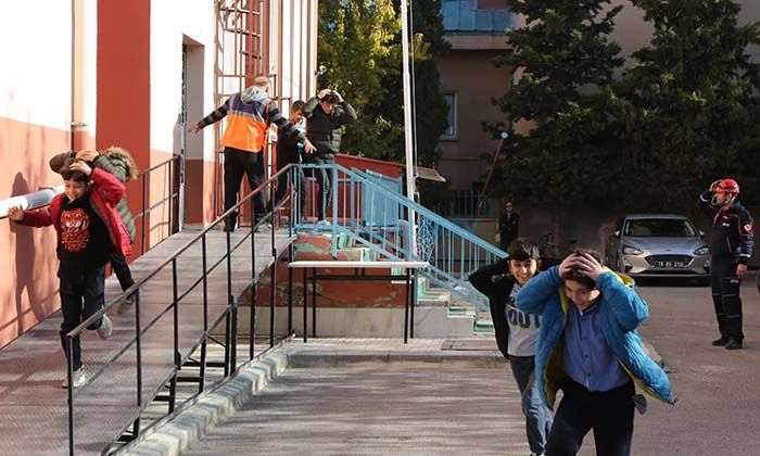 Deprem ve Tahliye İçin Eşzamanlı Tatbikat