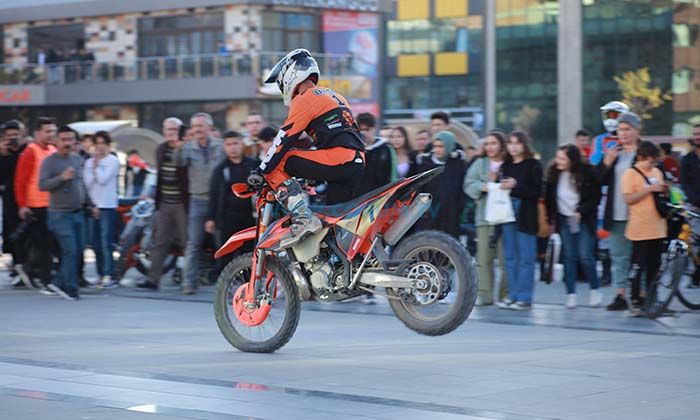 Nefesleri Kesen Gösteri