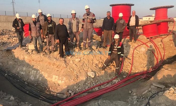 Zanaatkarlar’da Elektrik Hattı Yer Altına Döşeniyor