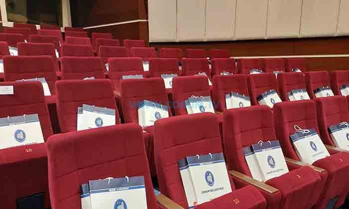 AK Partililere Leblebi İkramı