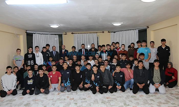 Çiftçi, Gençlerle Söyleşide Buluştu