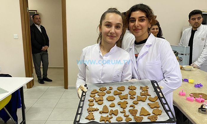 Engelli Kardeşleri İçin Kurabiye Pişirdiler