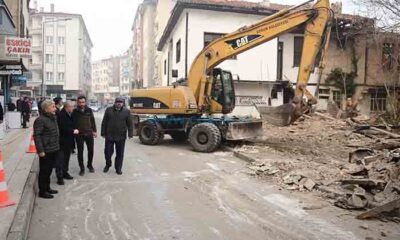 Tehlike Yaratan Metruk Bina Yıkıldı