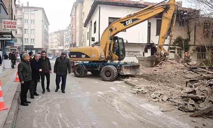 Tehlike Yaratan Metruk Bina Yıkıldı