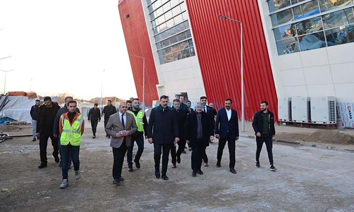 Yeni Salonda İnceleme