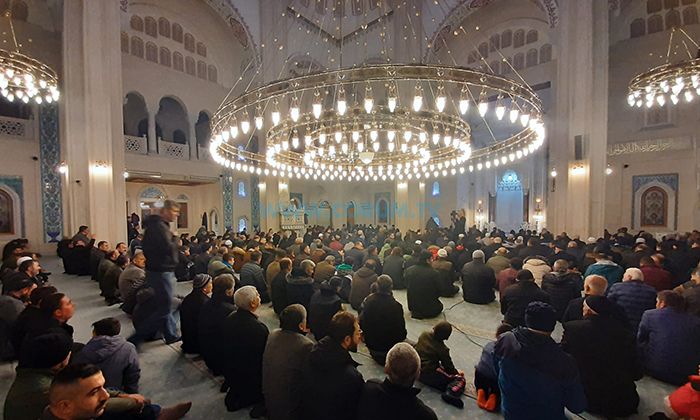 Kandilde Camiler Doldu, Taştı