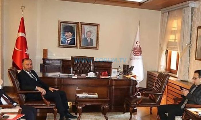 Makam Fotoğraf Tekrar Asıldı