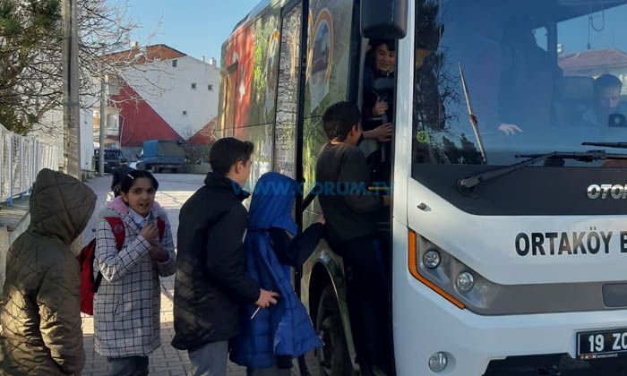 Ortaköy’de Öğrenciler Soğuktan Korunuyor