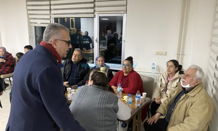 Ahlatcı, Depremzede Çocukları Sevindirdi