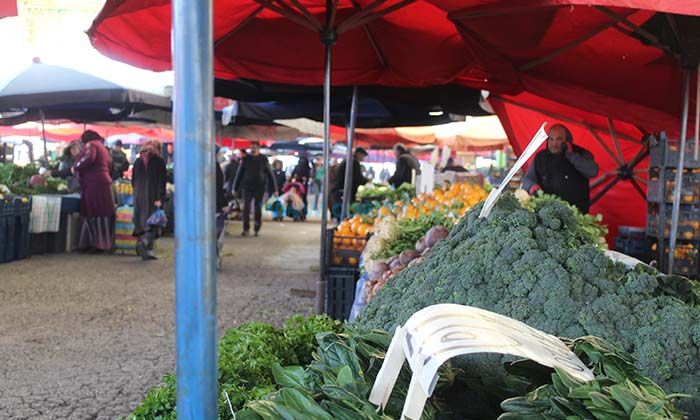 Cuma Pazarı’nda Alan Memnun Satan Memnun