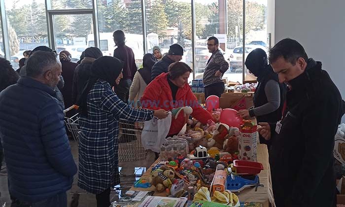 Depremzedelerin İhtiyaçları Bu Çarşıda Karşılanıyor
