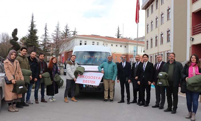 Eğitim Camiasından 11 Tır Yardım Malzemesi