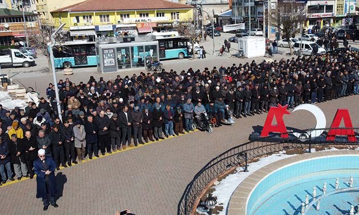 Hayatını Kaybedenler İçin Cenaze Namazı Kılındı