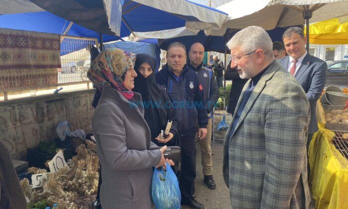 Başkan Aşgın Pazarda