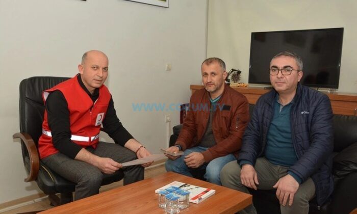 Belediye Çalışanları Kızılay’a Bağış Yaptı