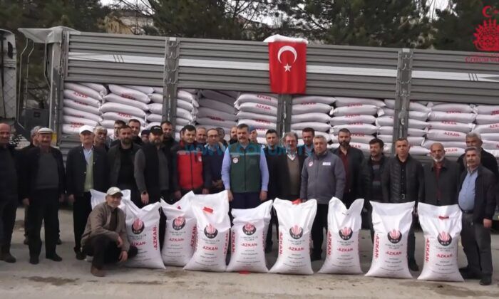 Çiftçi, Üreticiye Nohut Dağıttı