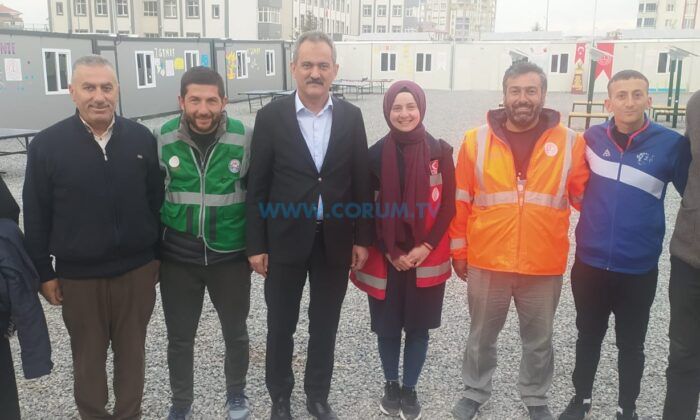 Depremzedelere Destek Veren Ekip, Bakan Özer ile Görüştü