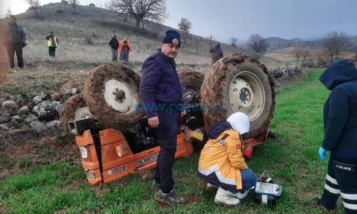 Devrilen Traktörün Altında Kalan Sürücü Öldü