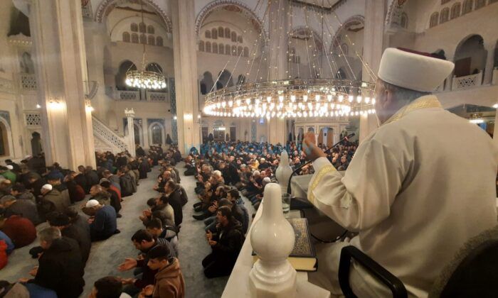 Kandil’de Camiler Doldu, Taştı