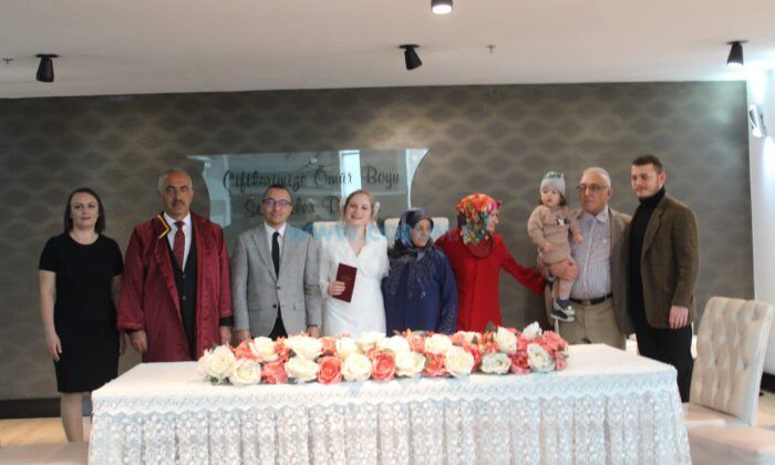 Kaymakam Yücel, Dünya Evine Girdi