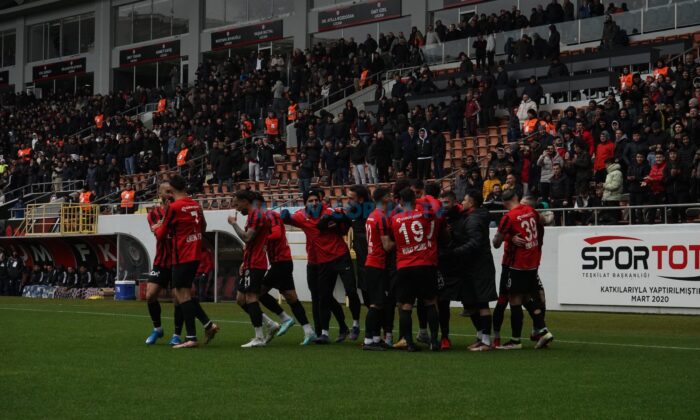 ‘Taraftarın Sayesinde Bir Adım Fazla Atıyoruz’