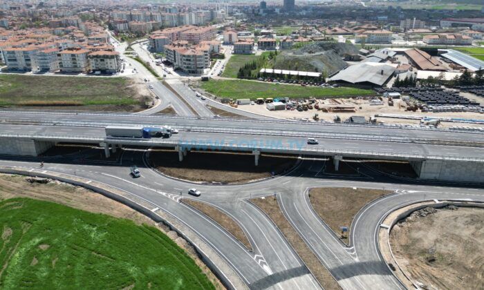 Akşemseddin Kavşağı Trafiğe Açıldı