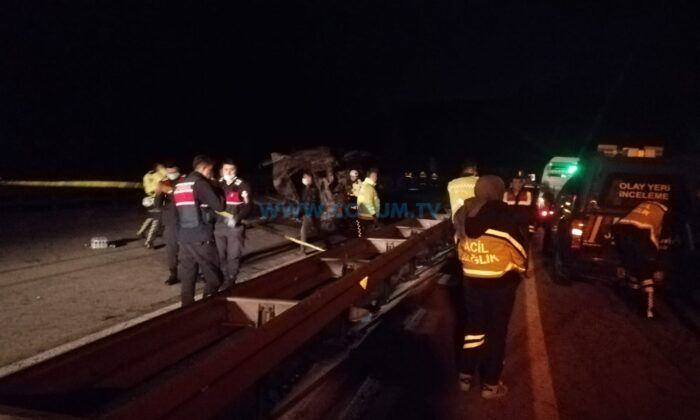 Alev Alan Tırda Sıkışan İki Kişi Öldü