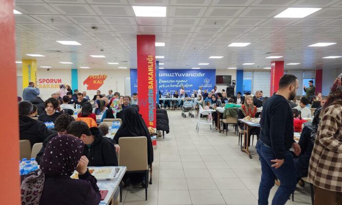 Depremzedelerle İftarda Buluştular