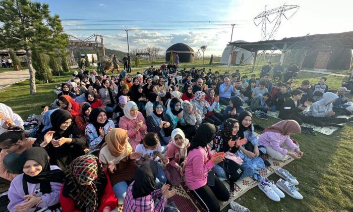 Genç Hafızlar Çorumlu Obası’na Konuk Oldu