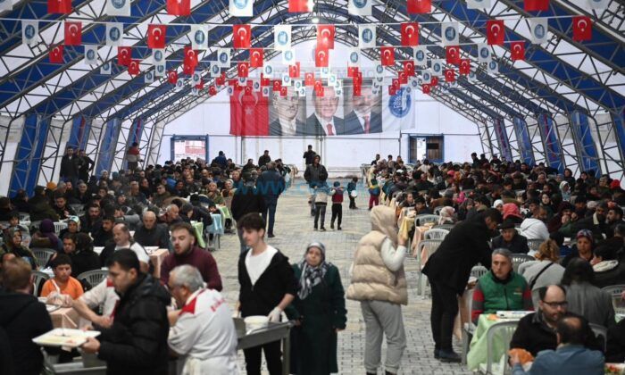 Her Gün Bin Kişi Sofrada Buluşuyor