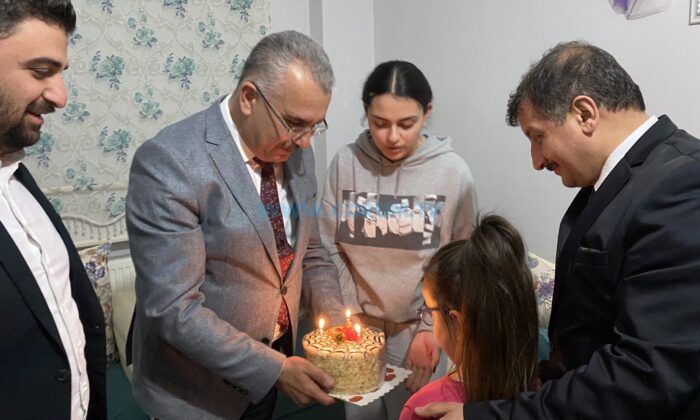 İlk Defa Oy Verecek Gençlere Sürpriz