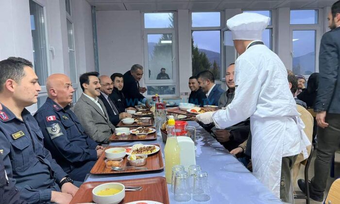 Oğuzlar’da Protokol Öğrencilerle İftar Yaptı