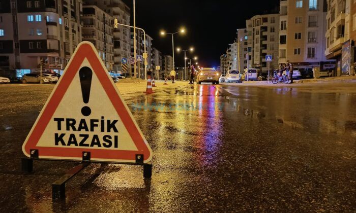 Skuter ile Araç Çarpıştı: Bir Ağır Yaralı