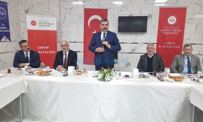 Vali Çiftçi, Kur’an Kursunda İftar Yaptı